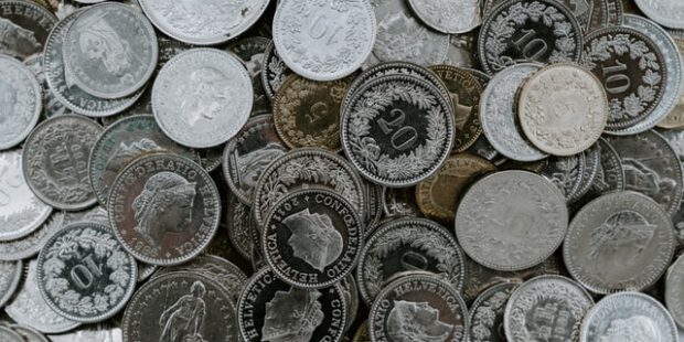 Die Jugend wird über den Tisch gezogen