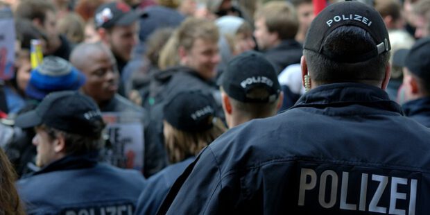 TikTok-Trend „Cat in the Hat“ an Schulen: Was Eltern jetzt wissen müssen