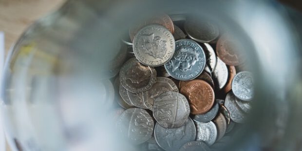 Die Jugend wird über den Tisch gezogen