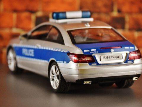 Ermittlungen gegen Salafisten-Influencerin nach Fahrzeugkontrolle in Köln Ermittlungen gegen Salafisten-Influencerin nach Fahrzeugkontrolle in Köln