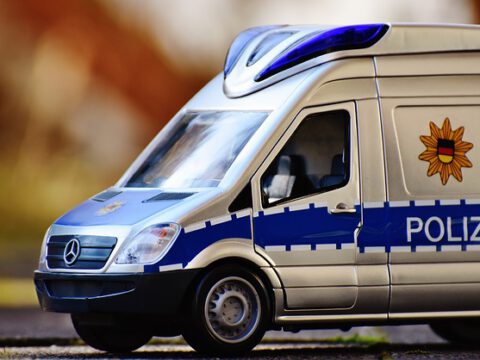 Ermittlungen gegen Salafisten-Influencerin nach Fahrzeugkontrolle in Köln Ermittlungen gegen Salafisten-Influencerin nach Fahrzeugkontrolle in Köln