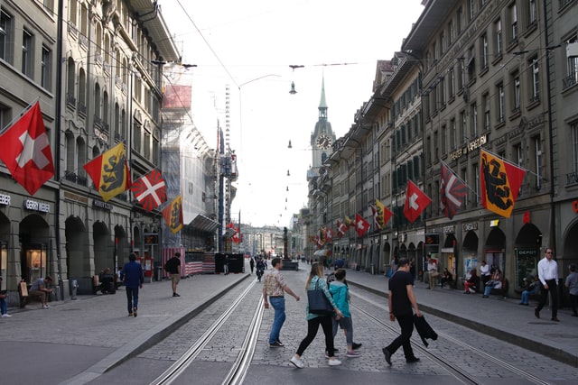 Molkereiunternehmer Theo Müller scheitert mit Antrag gegen AfD-Vorwurf Molkereiunternehmer Theo Müller scheitert mit Antrag gegen AfD-Vorwurf