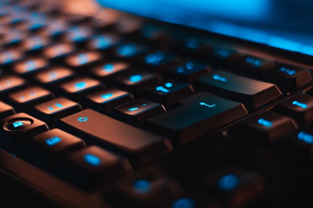 Neustart der Produktion – Chancen digitaler Umbrüche für Industrieexpert:innen Neustart der Produktion – Chancen digitaler Umbrüche für Industrieexpert:innen