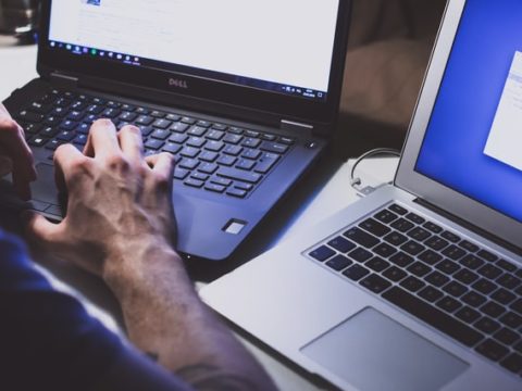 Neustart der Produktion – Chancen digitaler Umbrüche für Industrieexpert:innen Neustart der Produktion – Chancen digitaler Umbrüche für Industrieexpert:innen