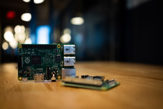 Neustart der Produktion – Chancen digitaler Umbrüche für Industrieexpert:innen Neustart der Produktion – Chancen digitaler Umbrüche für Industrieexpert:innen