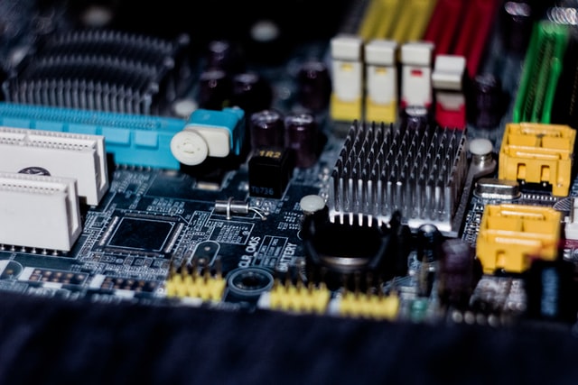 Neustart der Produktion – Chancen digitaler Umbrüche für Industrieexpert:innen Neustart der Produktion – Chancen digitaler Umbrüche für Industrieexpert:innen