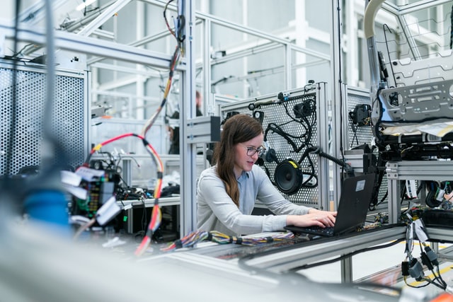Neustart der Produktion – Chancen digitaler Umbrüche für Industrieexpert:innen