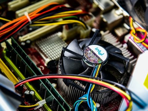 Neustart der Produktion – Chancen digitaler Umbrüche für Industrieexpert:innen Neustart der Produktion – Chancen digitaler Umbrüche für Industrieexpert:innen